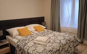 Old Town Apartments - B7